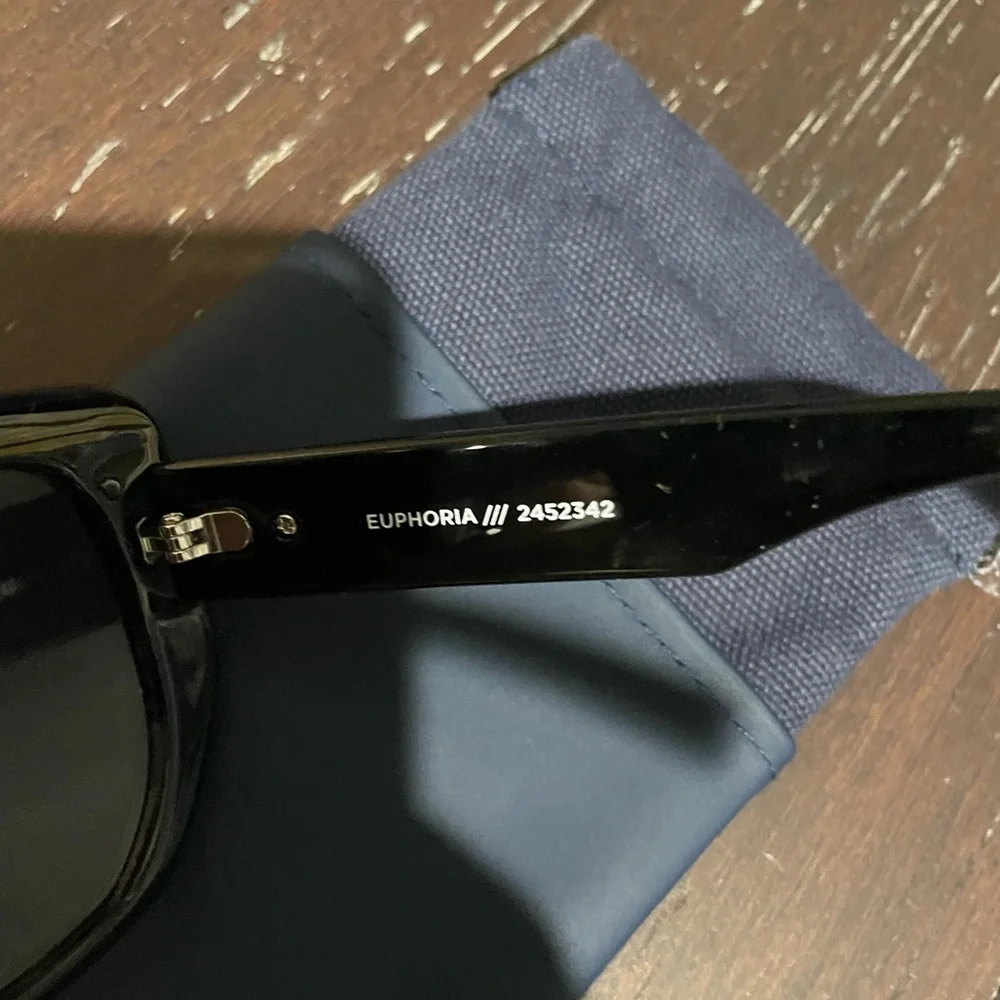 Le Specs Glossy Black Sunglasses - Picture 2 of 5